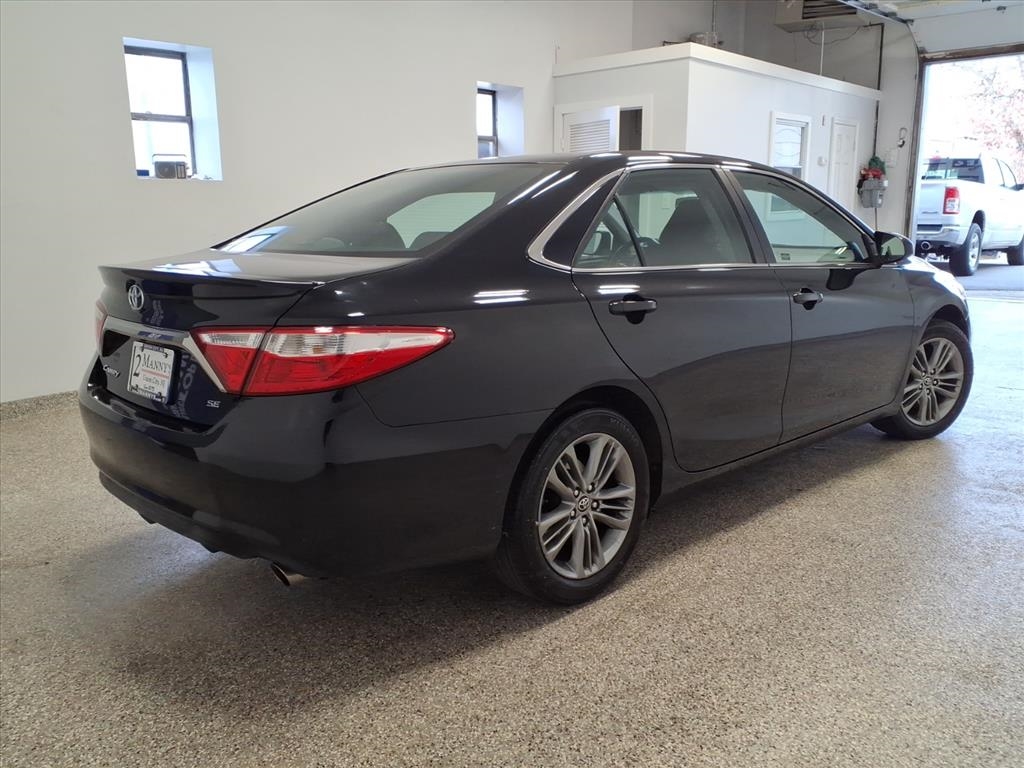 Toyota Camry 4dr Sdn I4 Auto SE (Natl) 2015