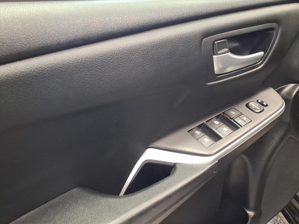 Toyota Camry 4dr Sdn I4 Auto SE (Natl) 2015