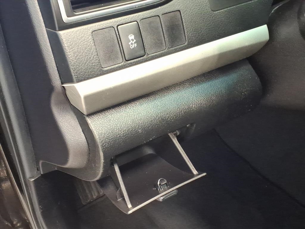 Toyota Camry 4dr Sdn I4 Auto SE (Natl) 2015