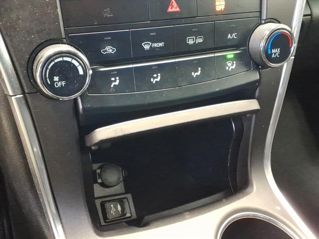 Toyota Camry 4dr Sdn I4 Auto SE (Natl) 2015