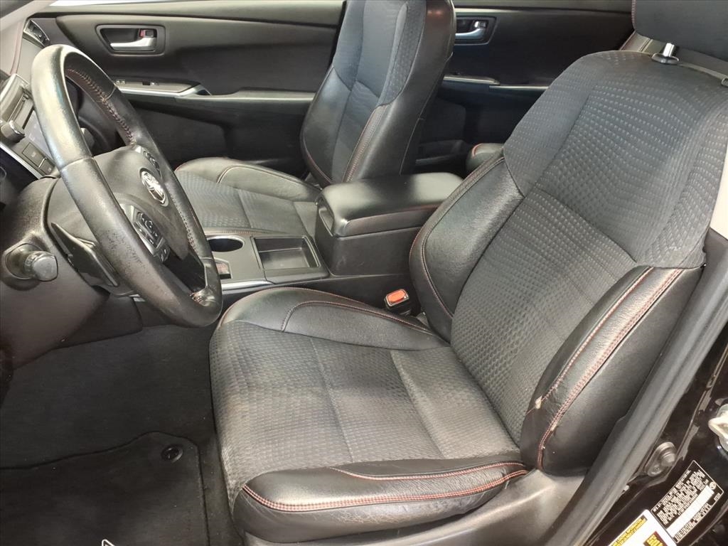 Toyota Camry 4dr Sdn I4 Auto SE (Natl) 2015