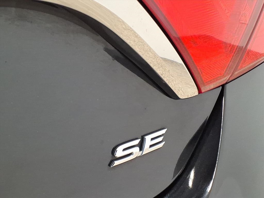 Toyota Camry 4dr Sdn I4 Auto SE (Natl) 2015