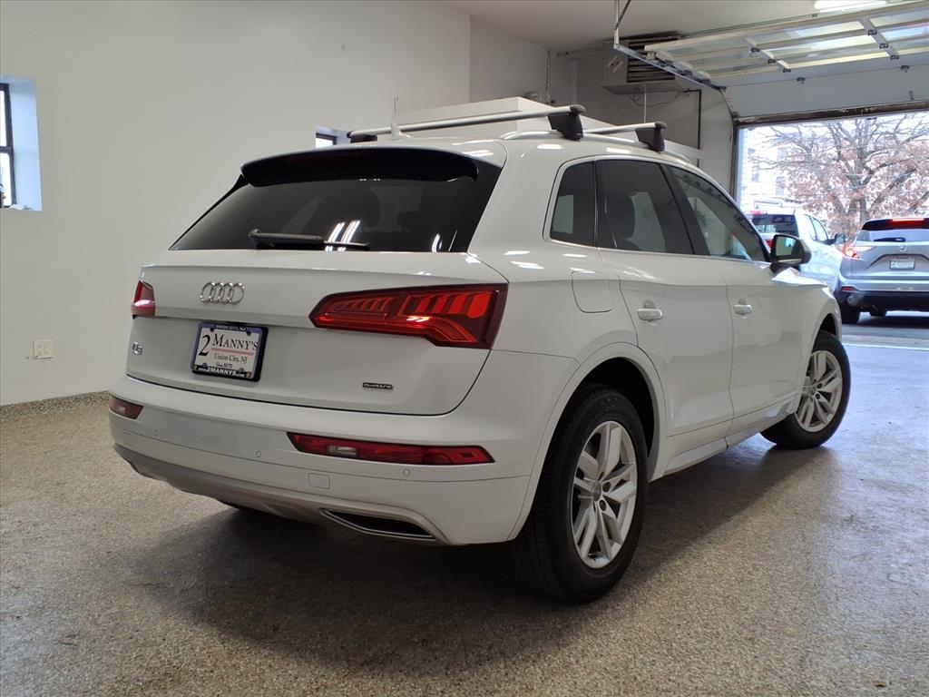 Audi Q5 Titanium Premium 4D SUV 2.0T 2020