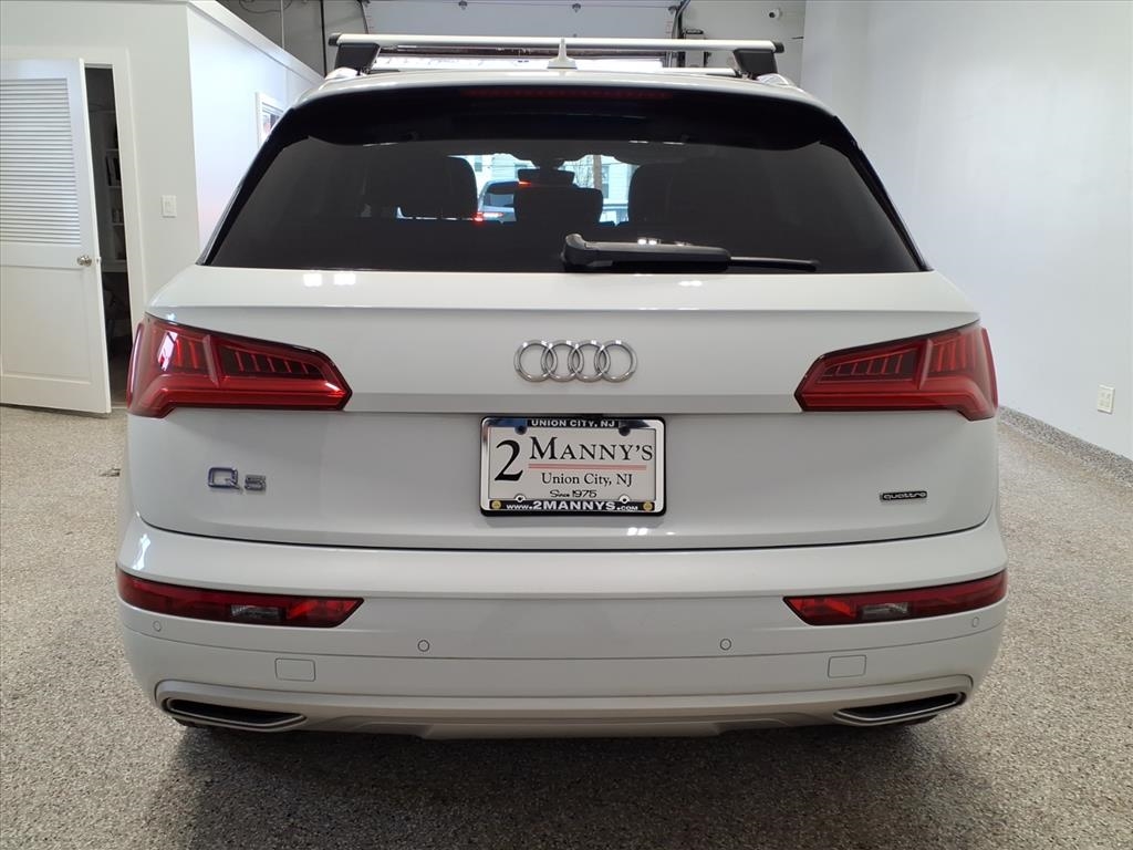 Audi Q5 Titanium Premium 4D SUV 2.0T 2020