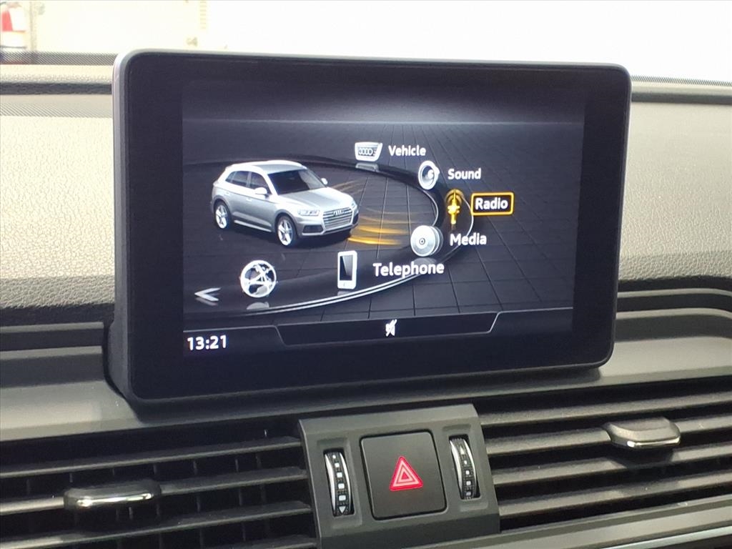 Audi Q5 Titanium Premium 4D SUV 2.0T 2020