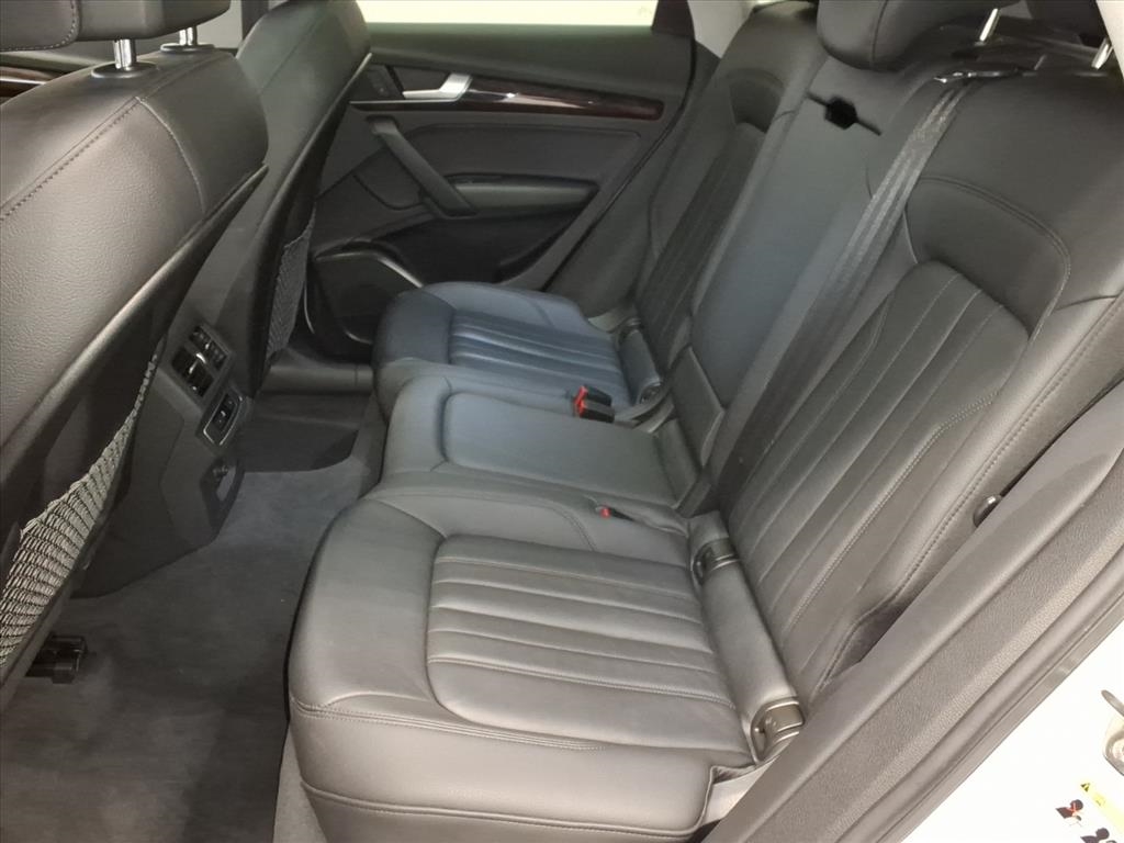 Audi Q5 Titanium Premium 4D SUV 2.0T 2020