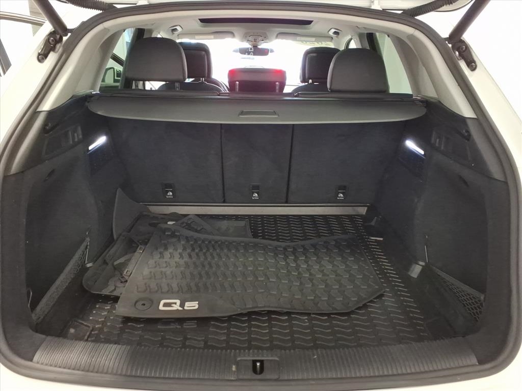 Audi Q5 Titanium Premium 4D SUV 2.0T 2020