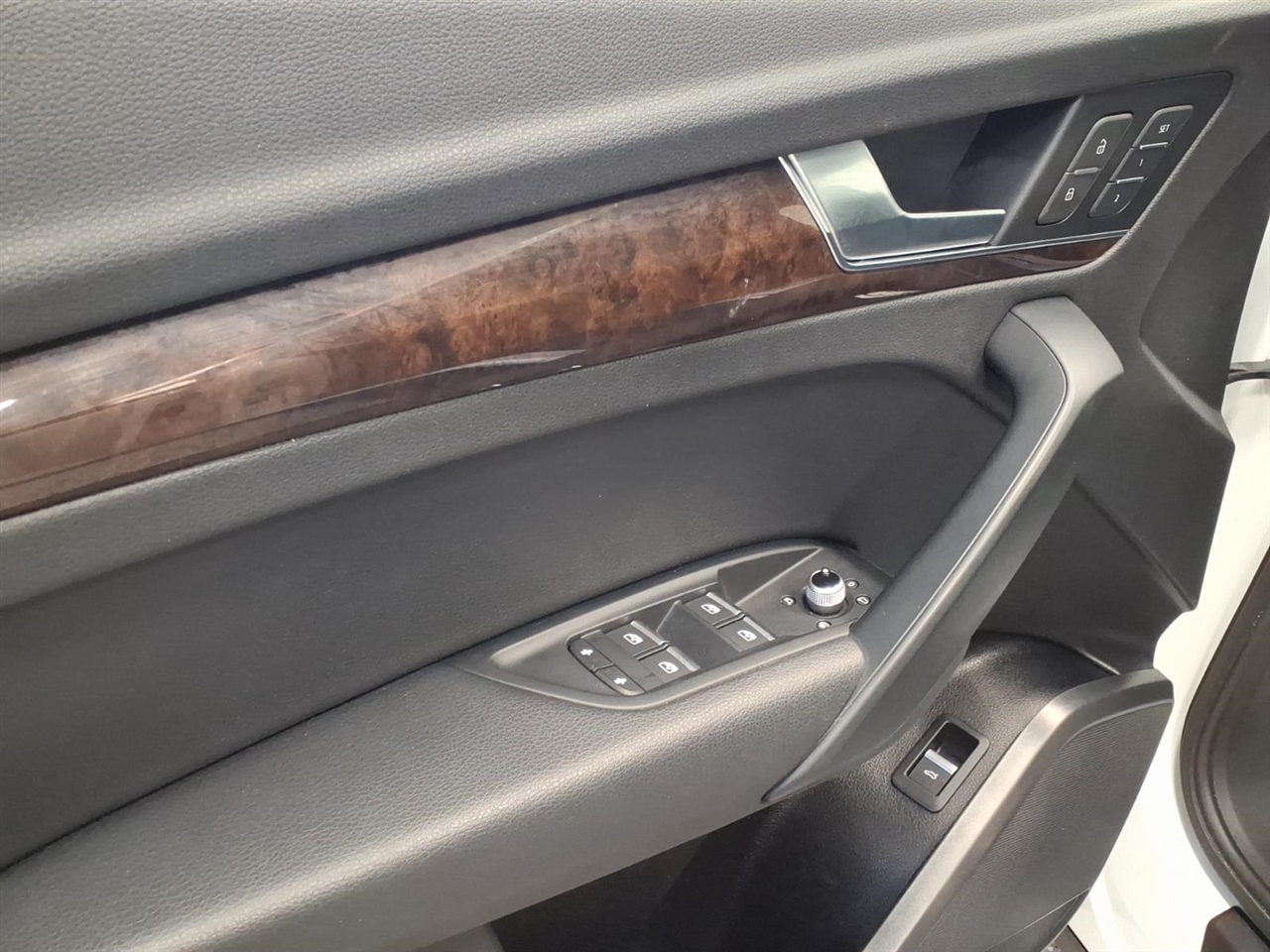 Audi Q5 Titanium Premium 4D SUV 2.0T 2020