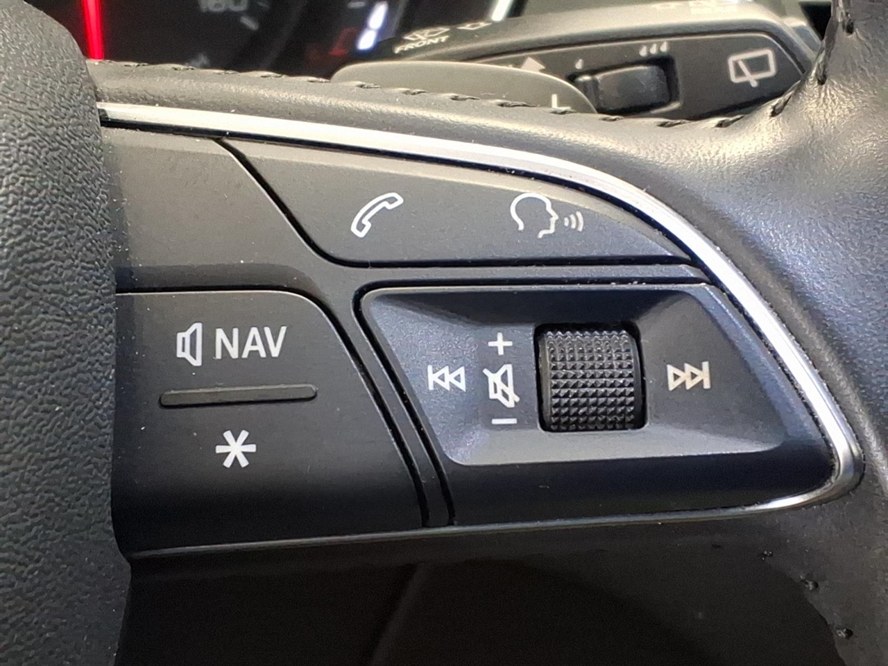 Audi Q5 Titanium Premium 4D SUV 2.0T 2020