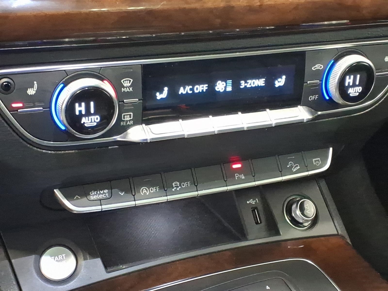 Audi Q5 Titanium Premium 4D SUV 2.0T 2020