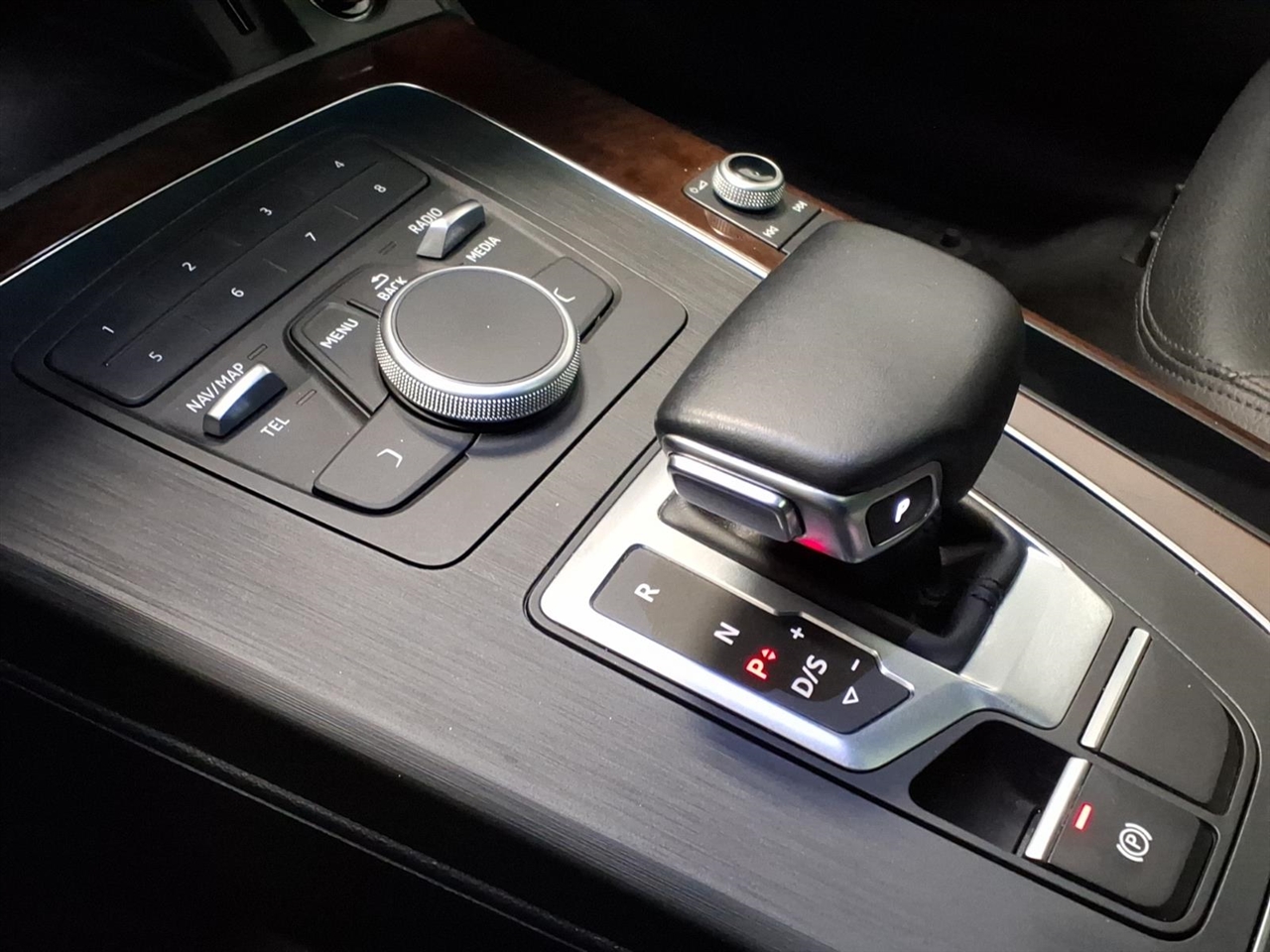 Audi Q5 Titanium Premium 4D SUV 2.0T 2020