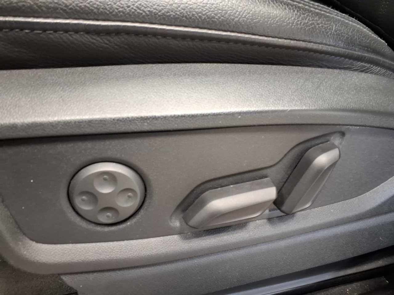 Audi Q5 Titanium Premium 4D SUV 2.0T 2020