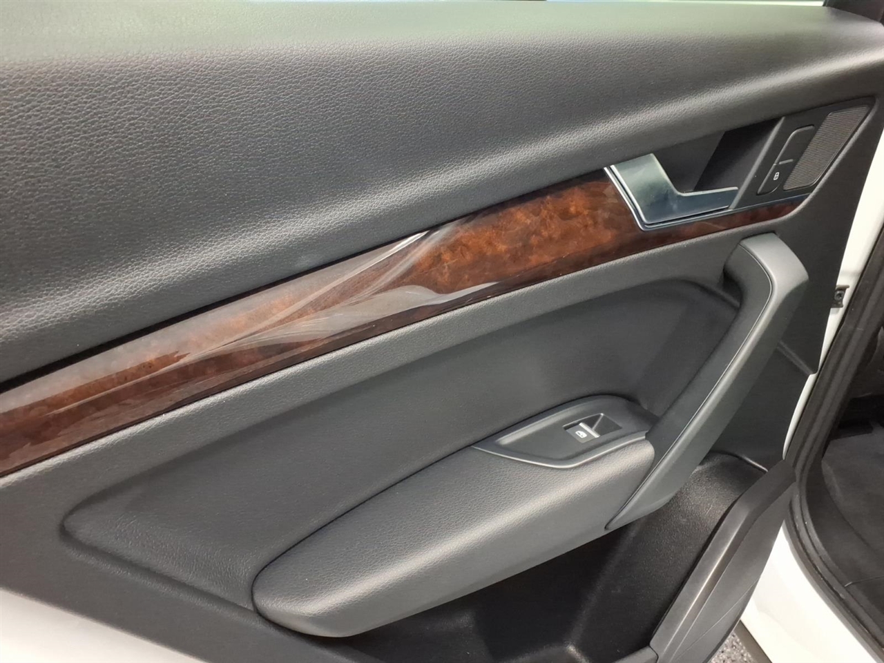 Audi Q5 Titanium Premium 4D SUV 2.0T 2020