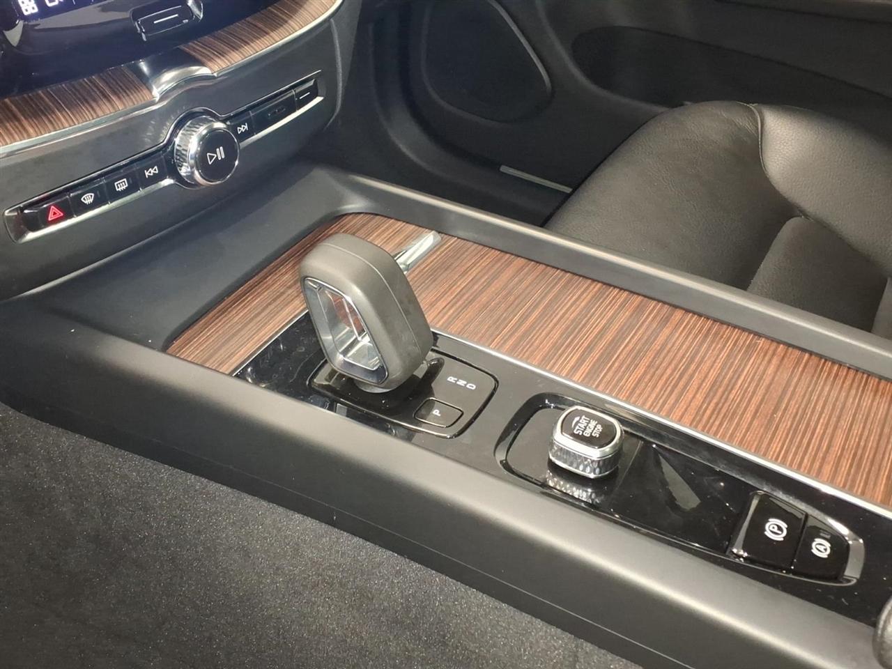 Volvo XC60 B5 AWD Momentum 2022