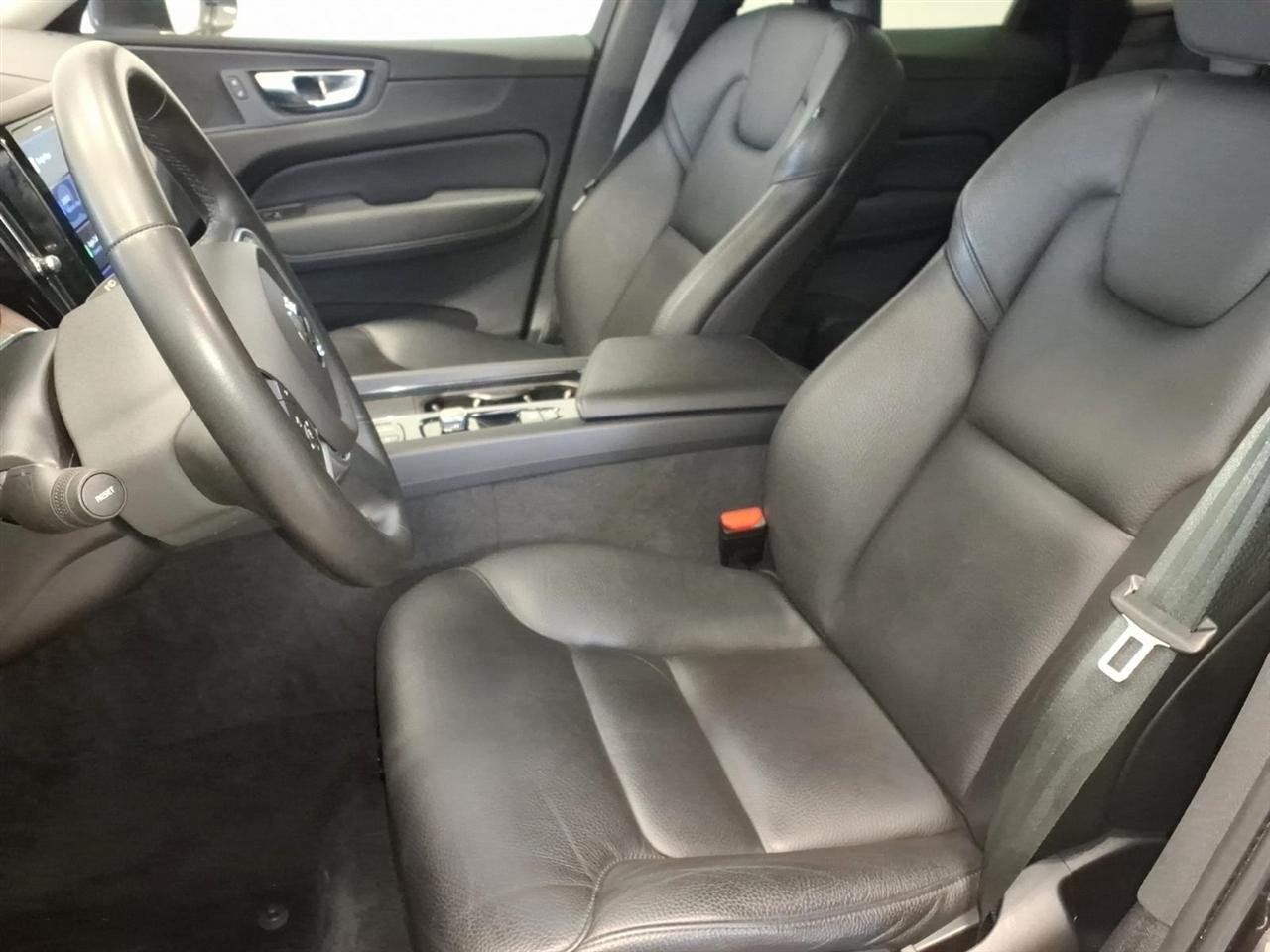 Volvo XC60 B5 AWD Momentum 2022