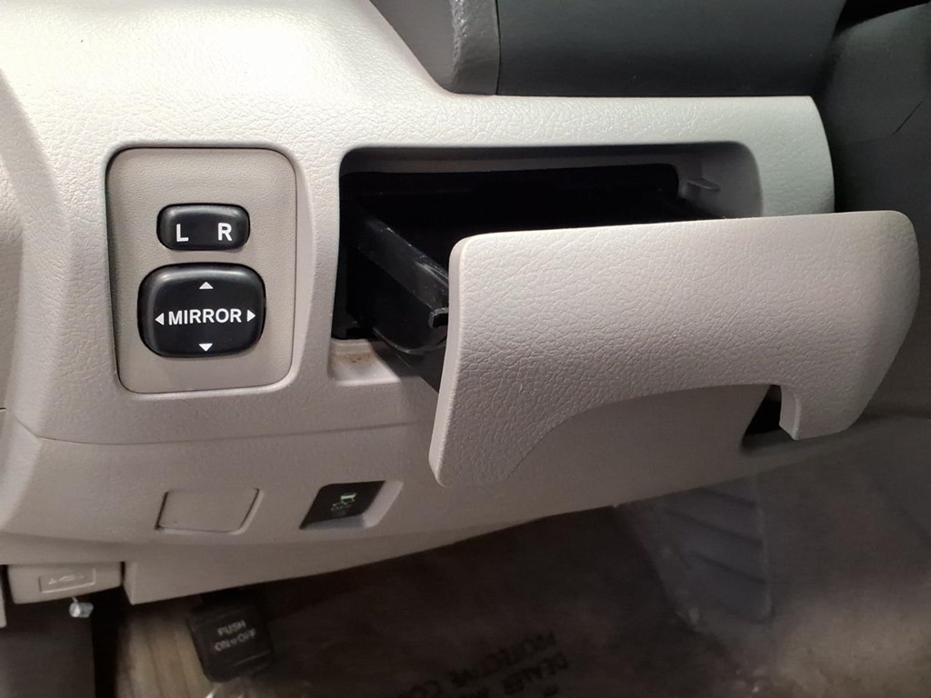 Toyota Camry LE (Natl) 2011