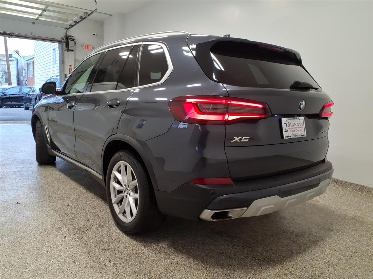 BMW X5 xDrive40i Sports Activity Vehicle 2021