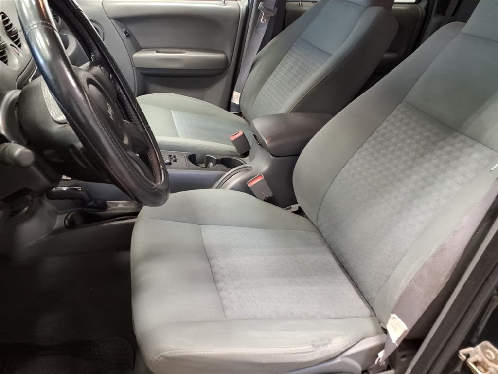 Jeep Liberty 4dr Sport 4WD 2005