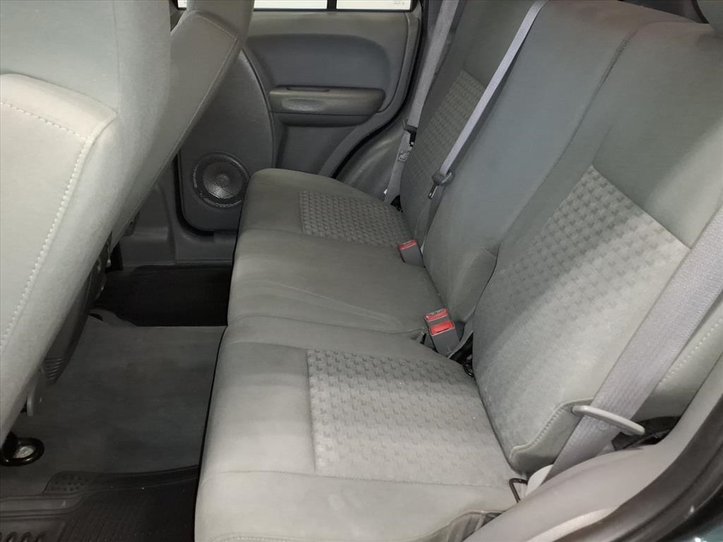 Jeep Liberty 4dr Sport 4WD 2005