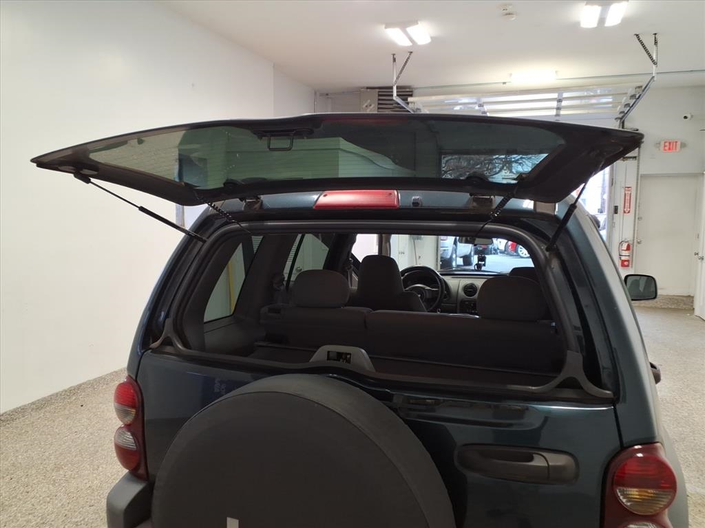 Jeep Liberty 4dr Sport 4WD 2005