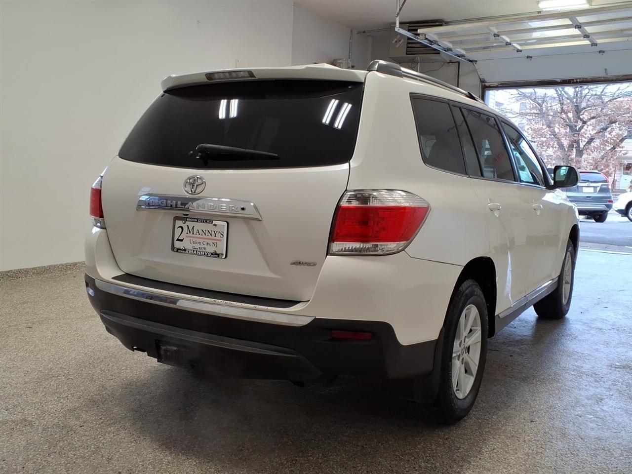 Toyota Highlander Plus 4D SUV 4X4 2013