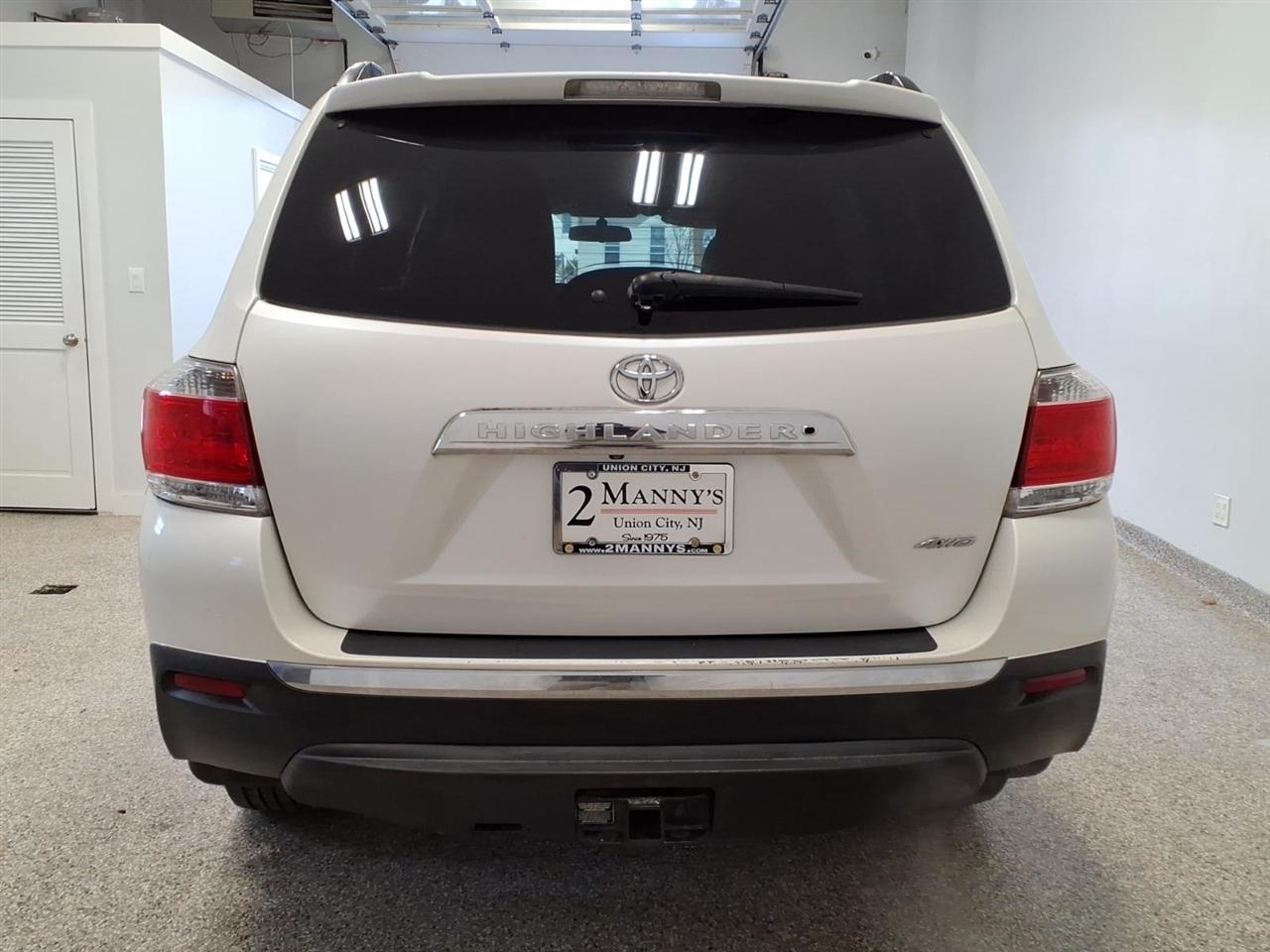 Toyota Highlander Plus 4D SUV 4X4 2013