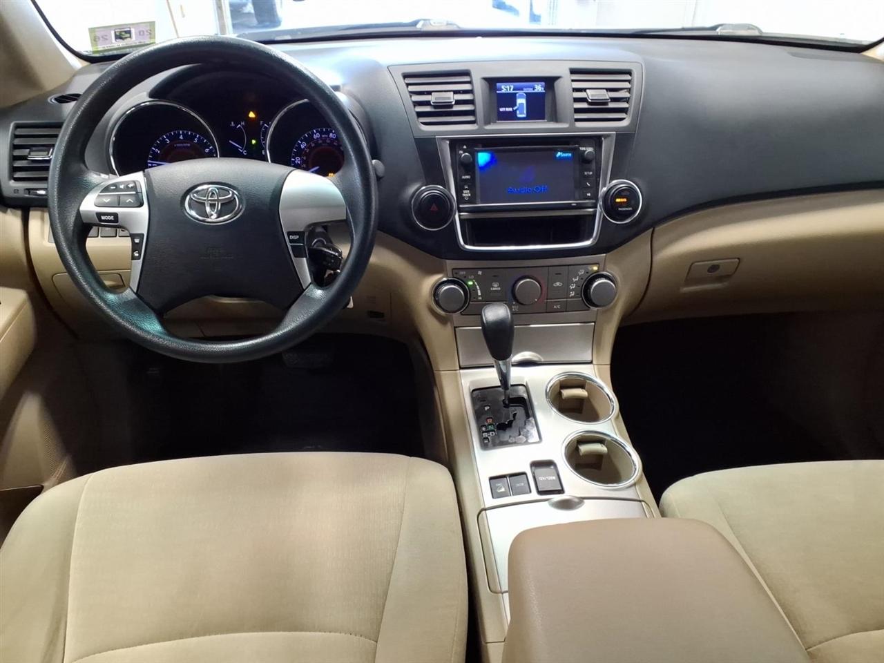 Toyota Highlander Plus 4D SUV 4X4 2013