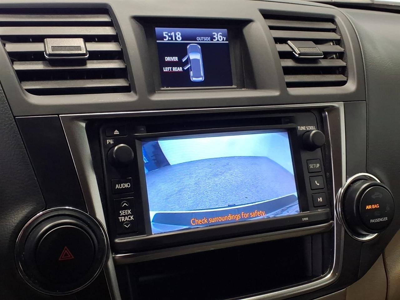 Toyota Highlander Plus 4D SUV 4X4 2013