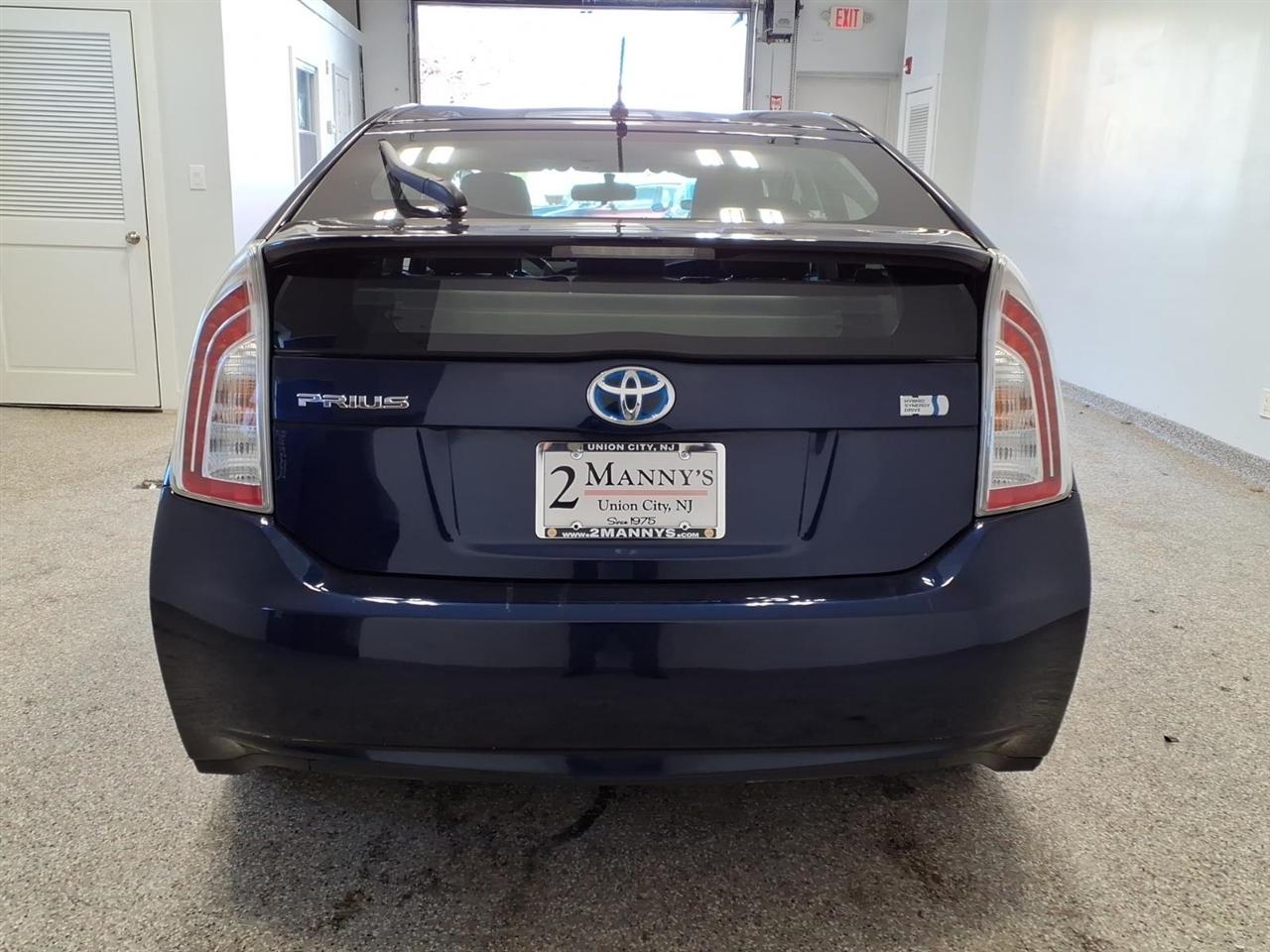 Toyota Prius Two 4D Hatchback 2014