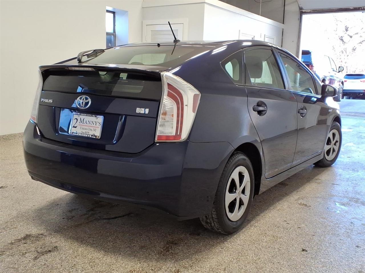 Toyota Prius Two 4D Hatchback 2014