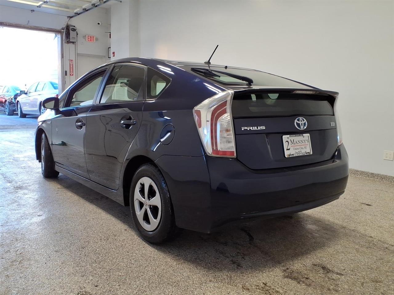 Toyota Prius Two 4D Hatchback 2014