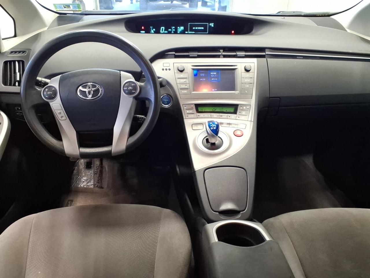 Toyota Prius Two 4D Hatchback 2014