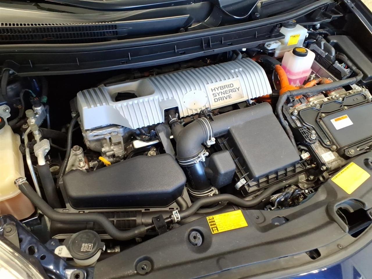 Toyota Prius Two 4D Hatchback 2014