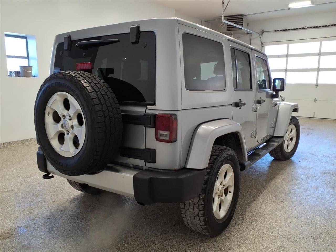 Jeep Wrangler Unlimited 4WD 4dr Sahara 2013
