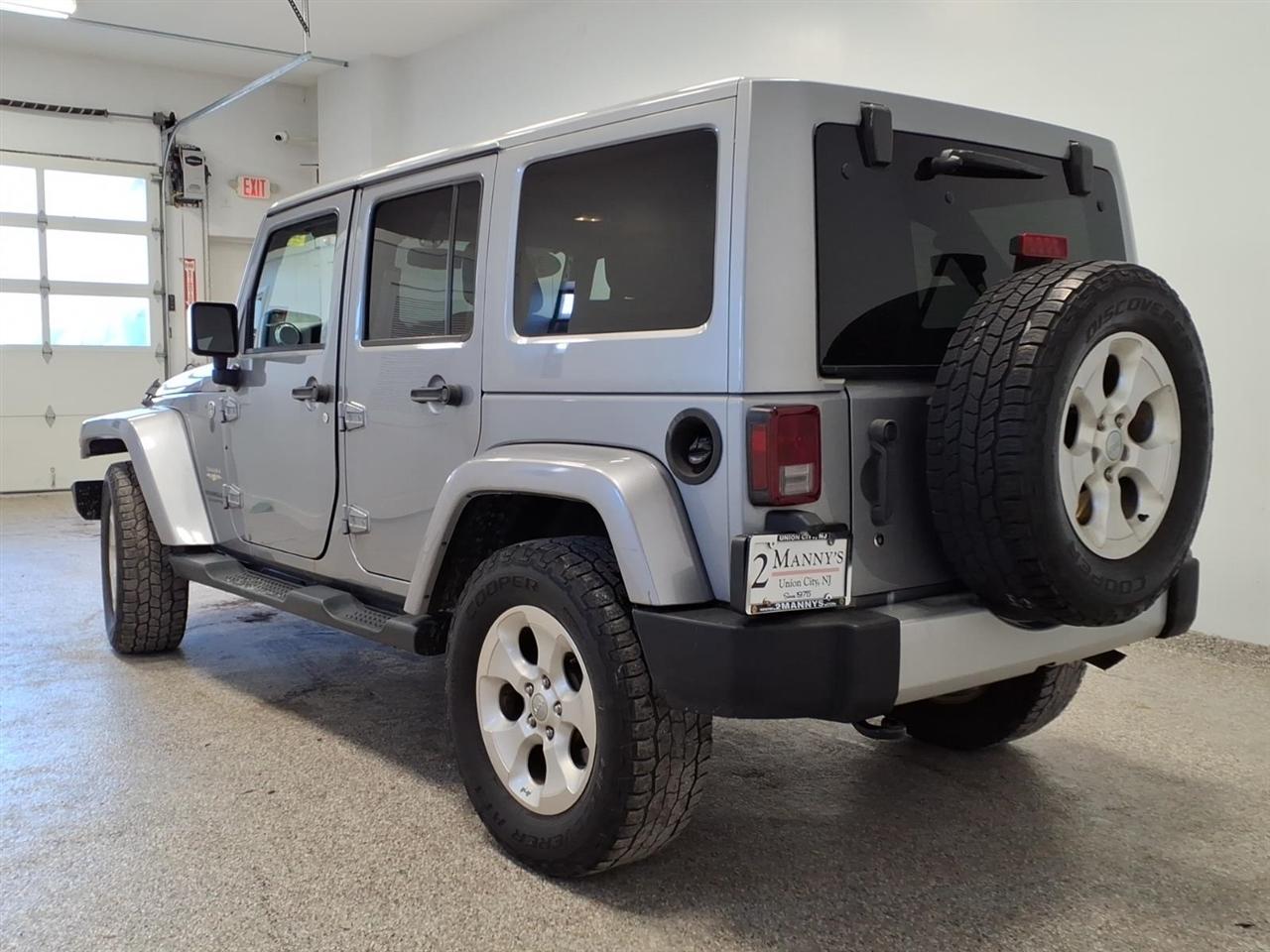 Jeep Wrangler Unlimited 4WD 4dr Sahara 2013