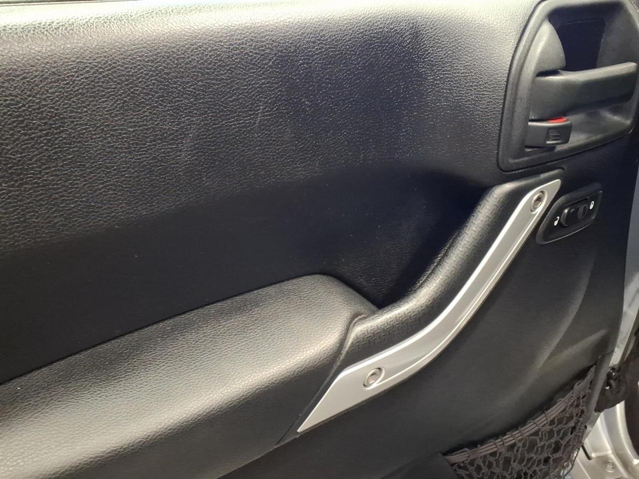 Jeep Wrangler Unlimited 4WD 4dr Sahara 2013