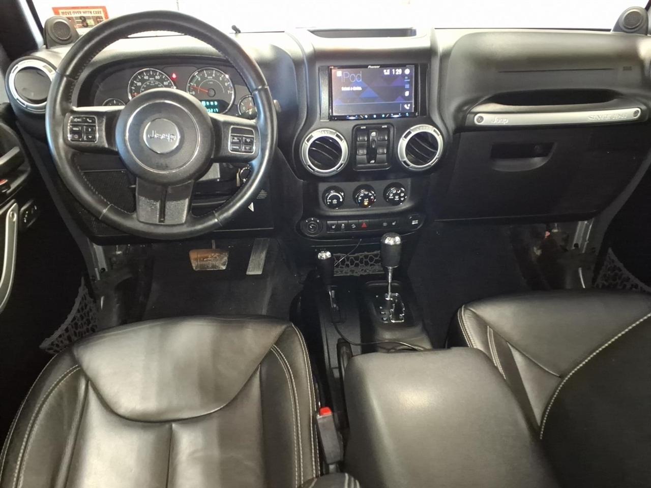 Jeep Wrangler Unlimited 4WD 4dr Sahara 2013