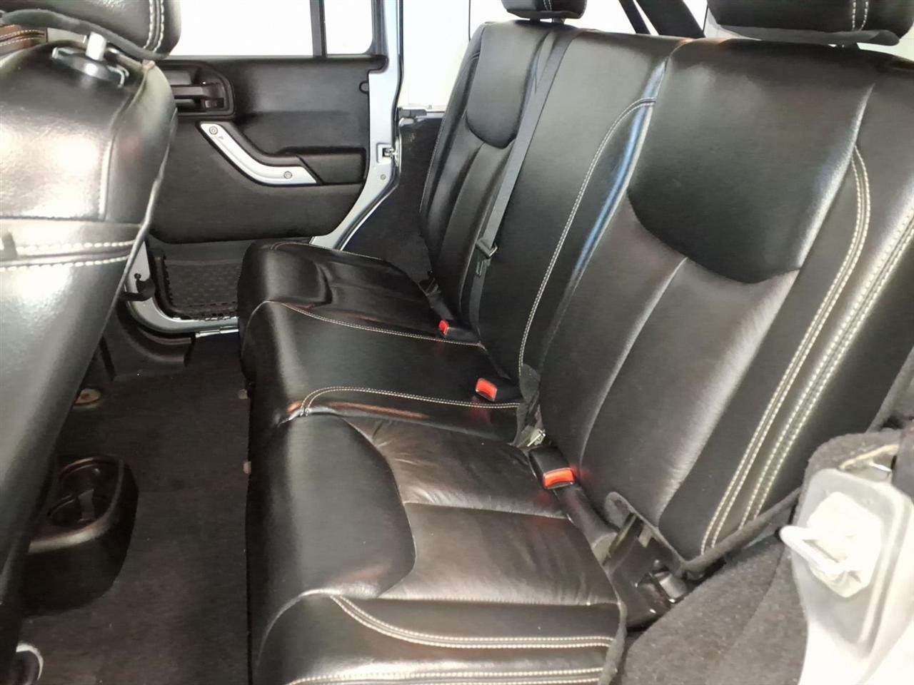 Jeep Wrangler Unlimited 4WD 4dr Sahara 2013