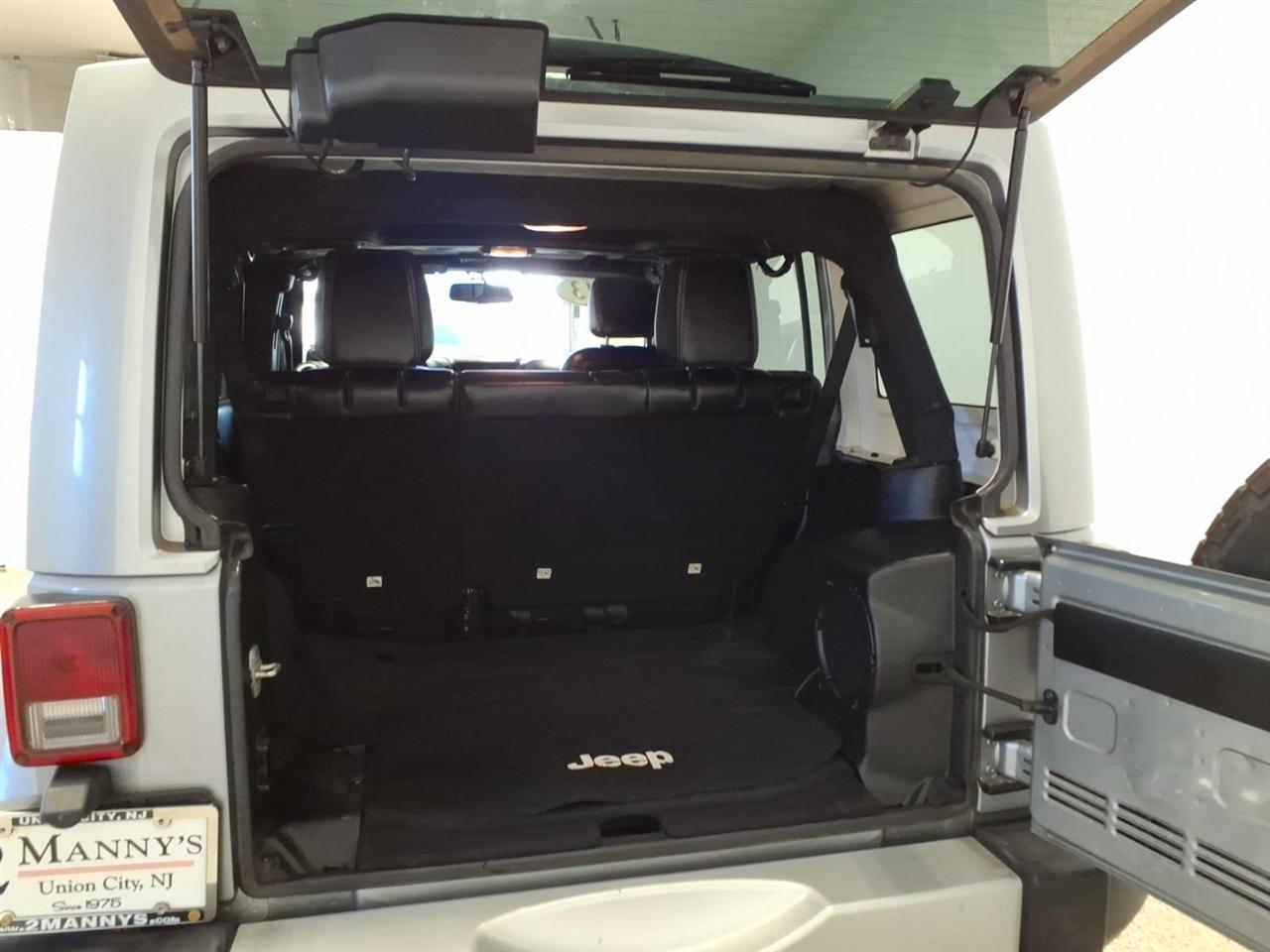 Jeep Wrangler Unlimited 4WD 4dr Sahara 2013