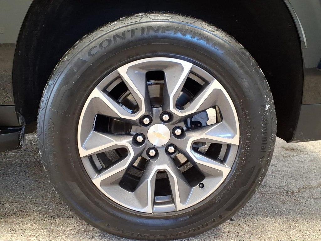 Chevrolet Suburban 4WD 4dr LT 2021