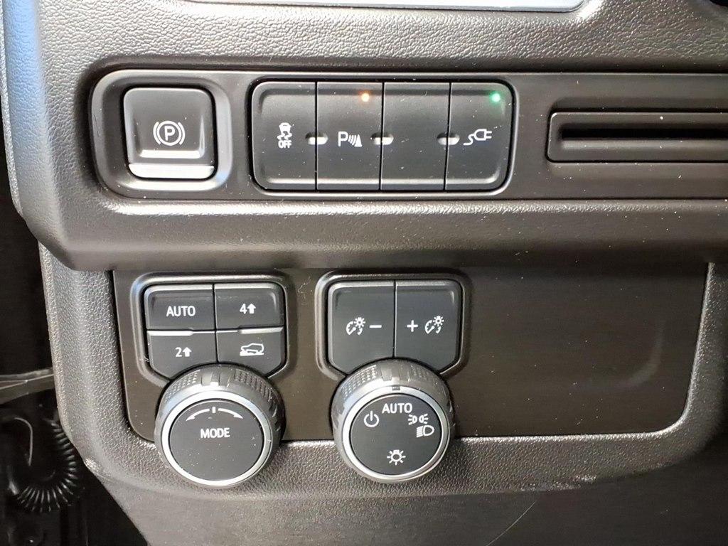 Chevrolet Suburban 4WD 4dr LT 2021