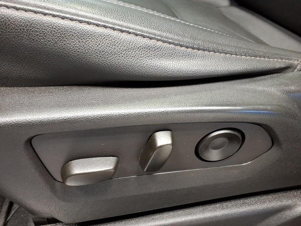 Chevrolet Suburban 4WD 4dr LT 2021