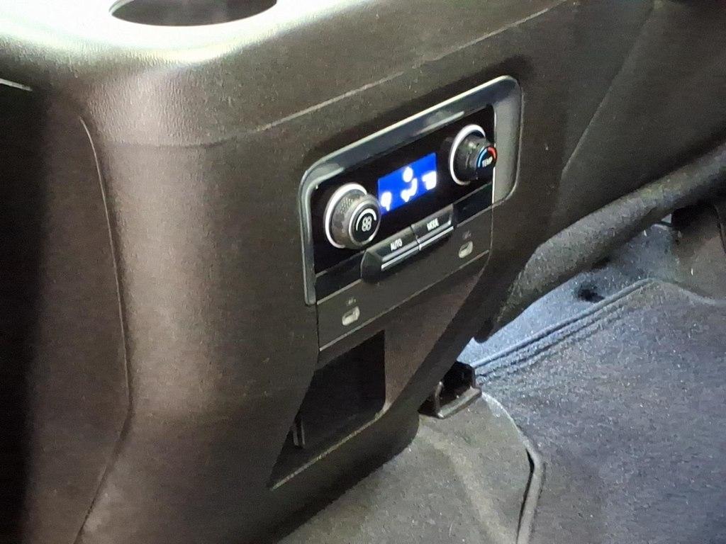 Chevrolet Suburban 4WD 4dr LT 2021