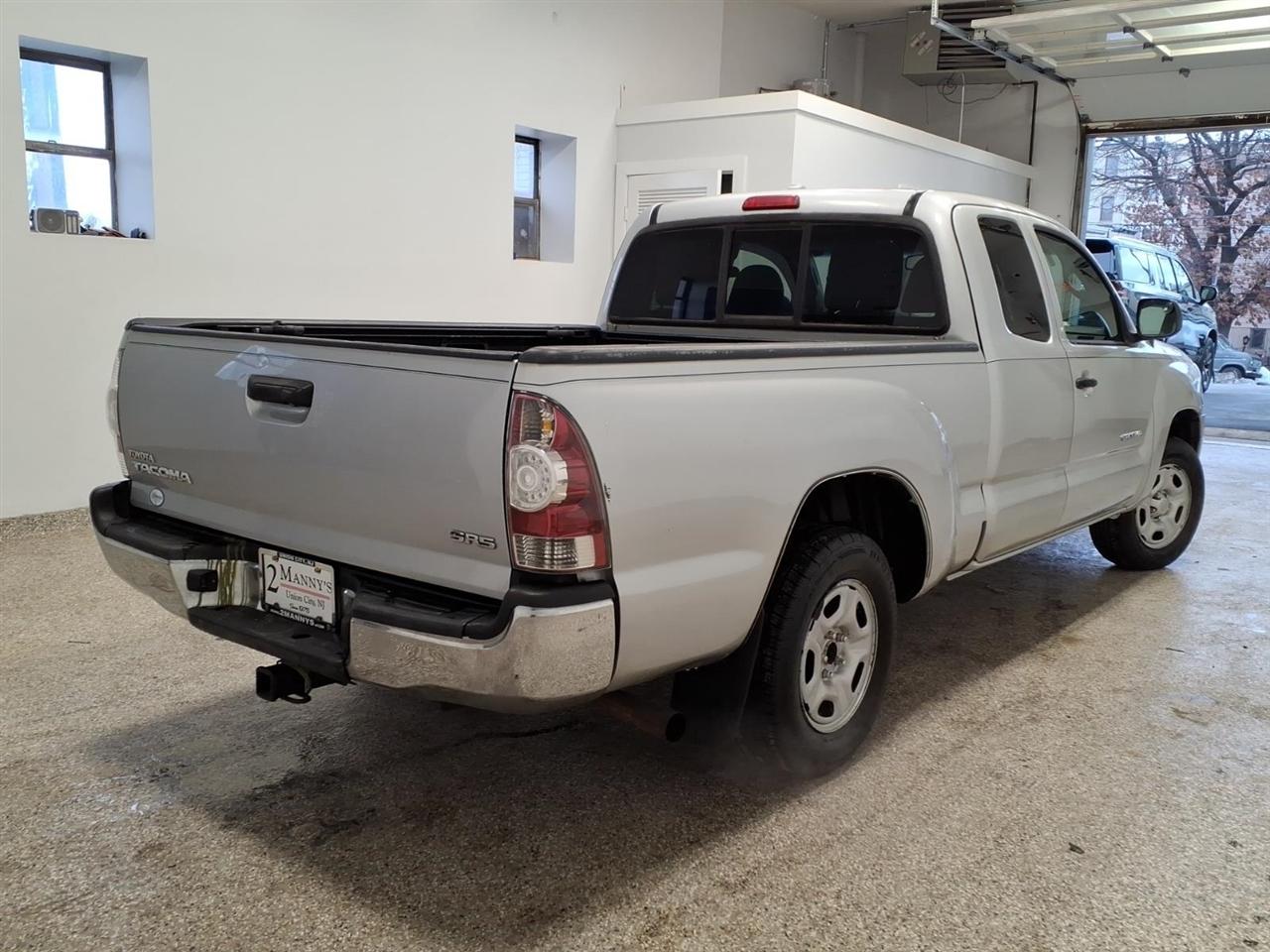 Toyota Tacoma 2WD Access I4 AT (Natl) 2010