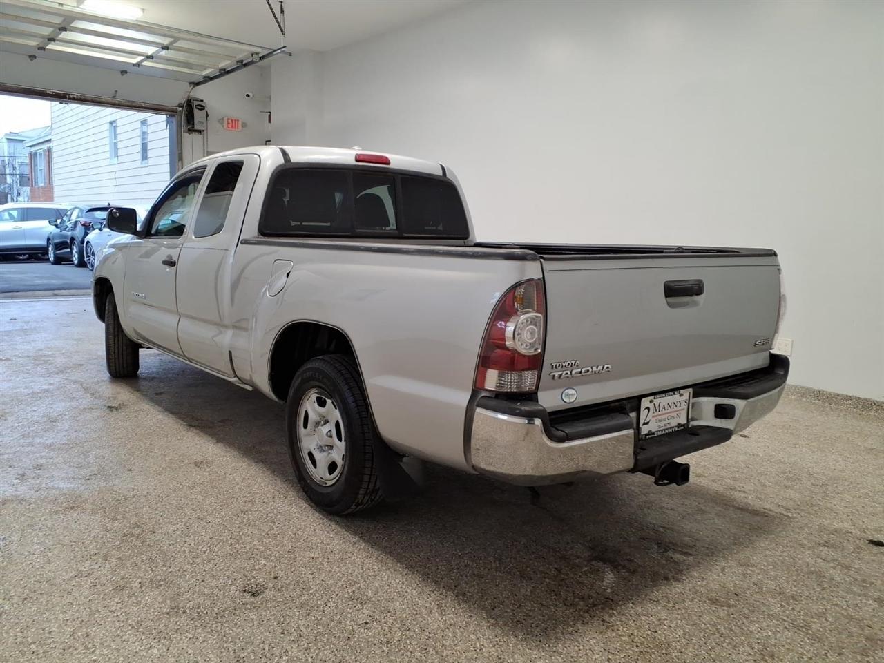 Toyota Tacoma 2WD Access I4 AT (Natl) 2010