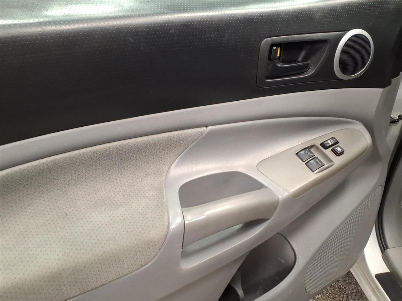 Toyota Tacoma 2WD Access I4 AT (Natl) 2010