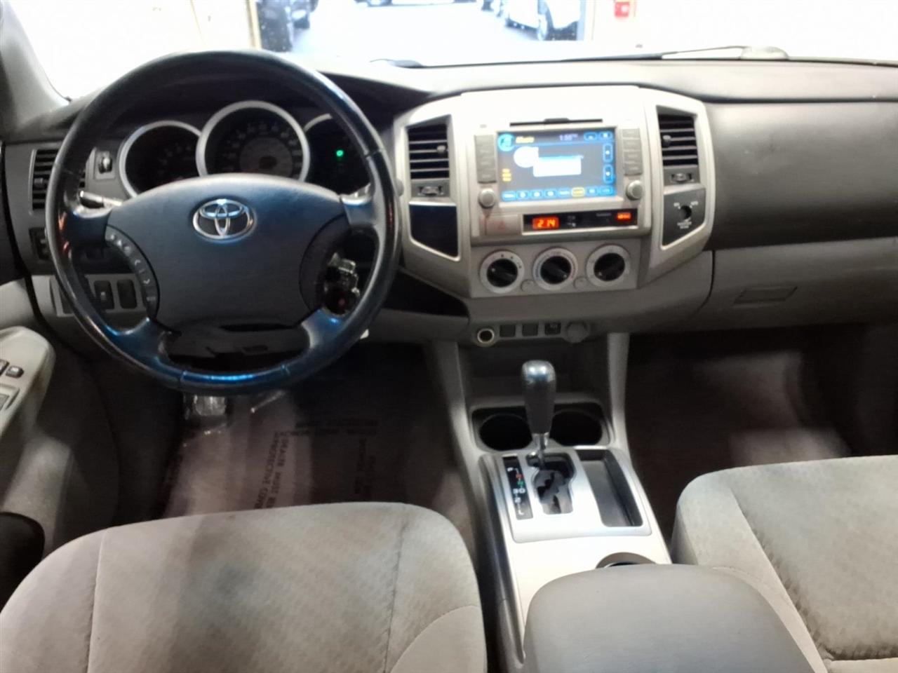 Toyota Tacoma 2WD Access I4 AT (Natl) 2010