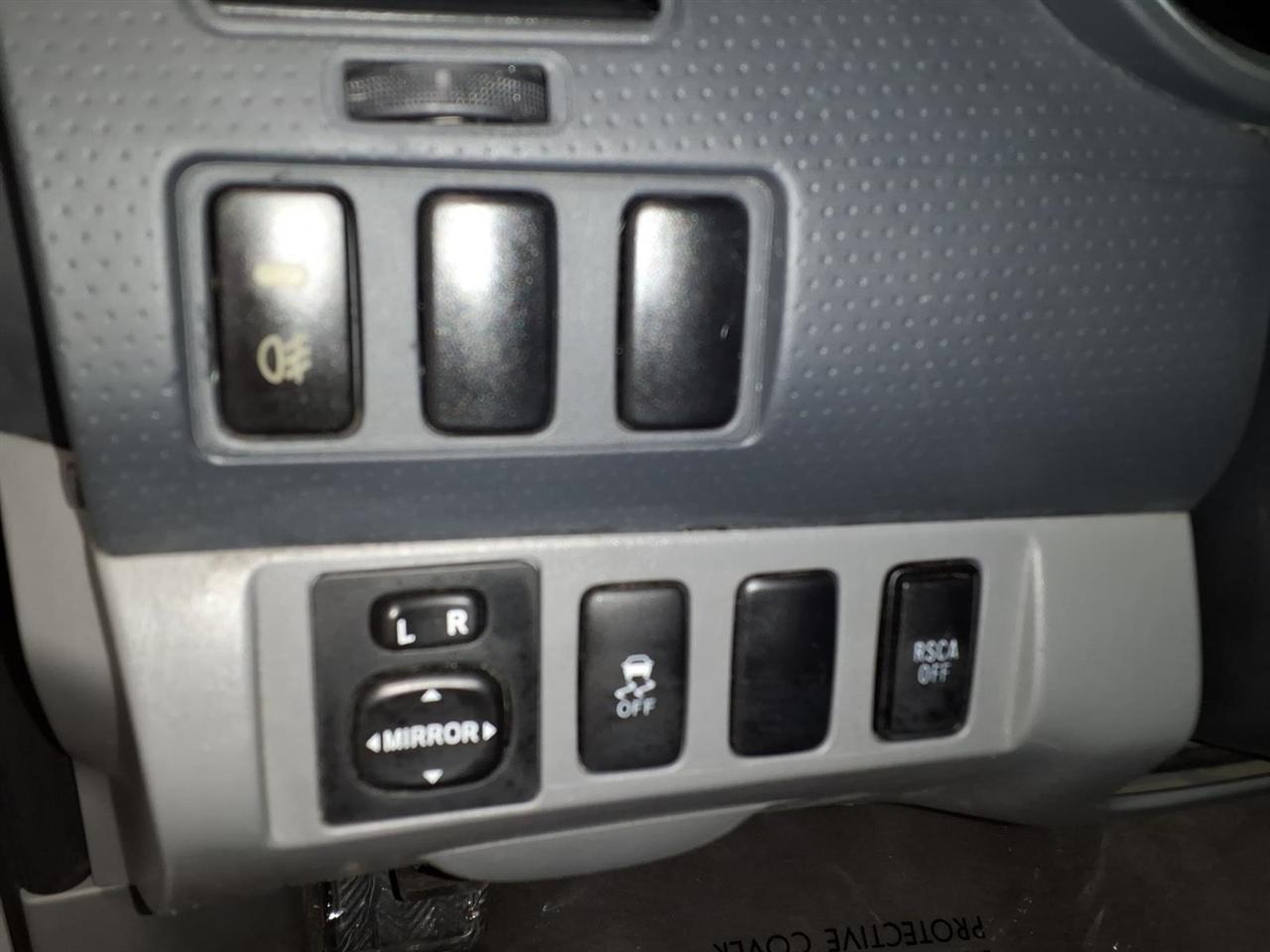 Toyota Tacoma 2WD Access I4 AT (Natl) 2010