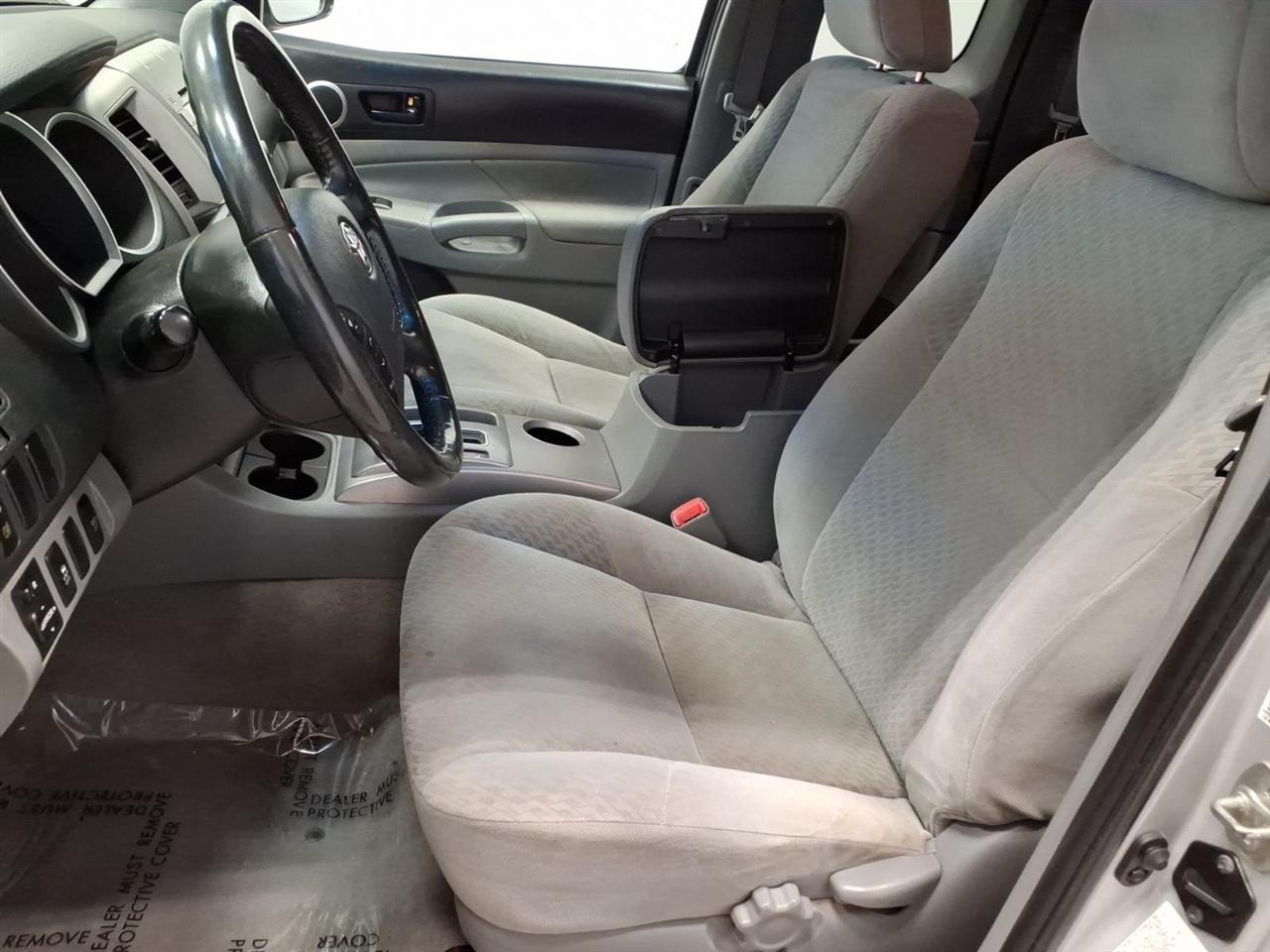 Toyota Tacoma 2WD Access I4 AT (Natl) 2010