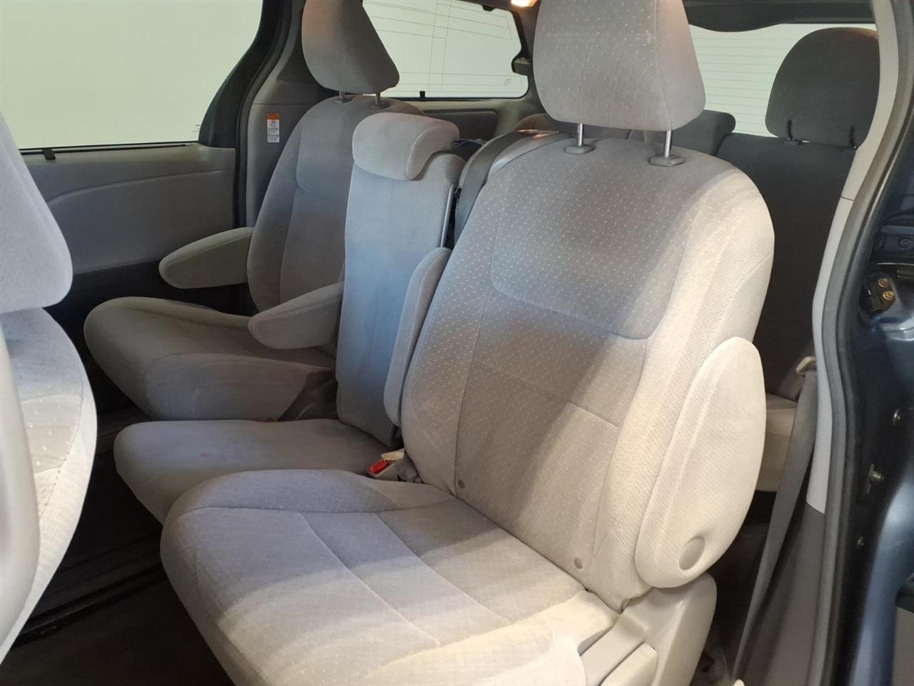 Toyota Sienna LE 8-Passenger Seating 2017